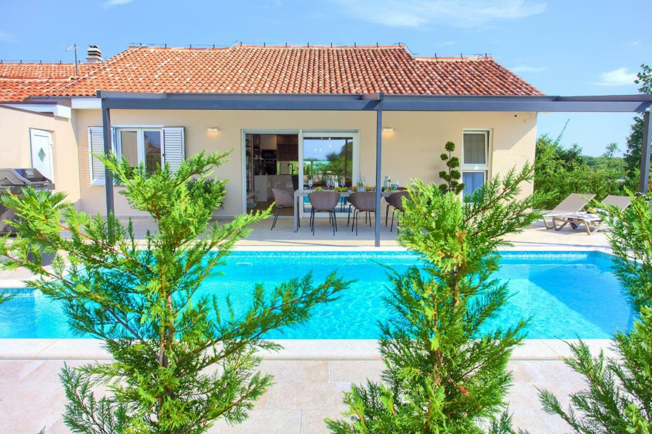 Holiday Home Elegant Vrh  Экстерьер фото