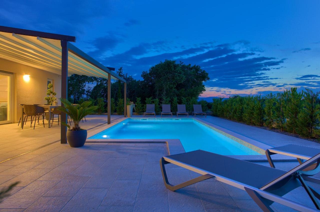 Holiday Home Elegant Vrh  Экстерьер фото