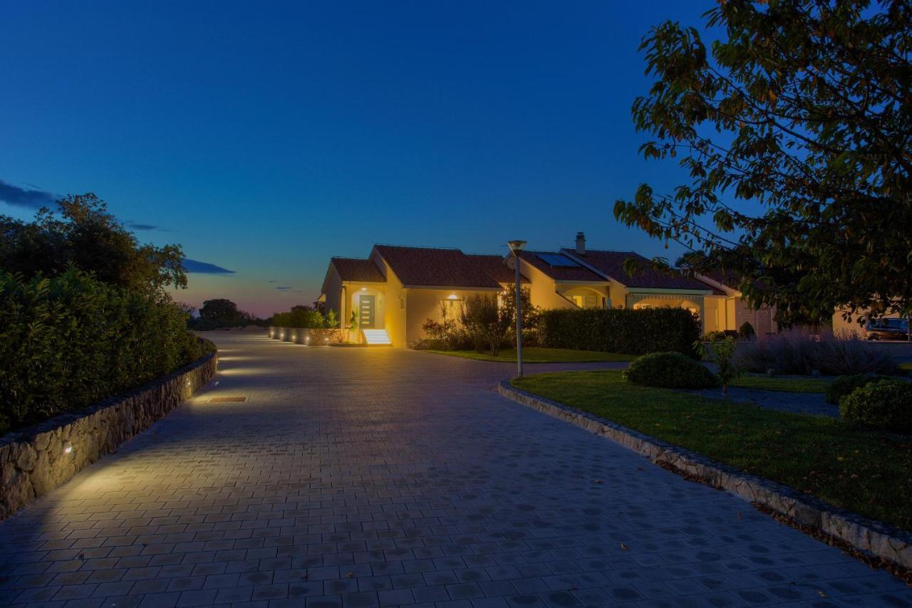 Holiday Home Elegant Vrh  Экстерьер фото